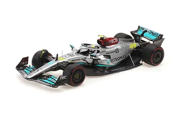 Minichamps - 1/18 Mercedes-AMG Petronas F1 W13 - Lewis Hamilton Brasil 2022
