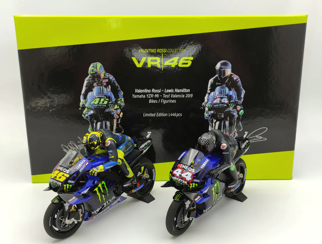 Minichamps - 1/12 Yamaha YZR-M1 Set (2 Bikes & 2 Figures) Rossi Minichamps - 1/12 Yamaha YZR-M1 Set (2 Bikes & 2 Figures) Rossi