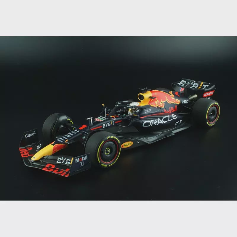 Minichamps - 1/18 Oracle Red Bull RB18 - Max Verstappen - Winner